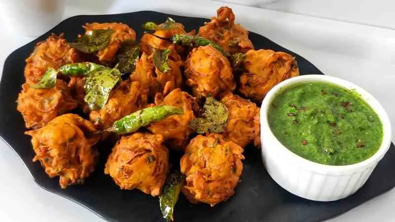 Easy Ulli Vada Recipe (Kerala Style)