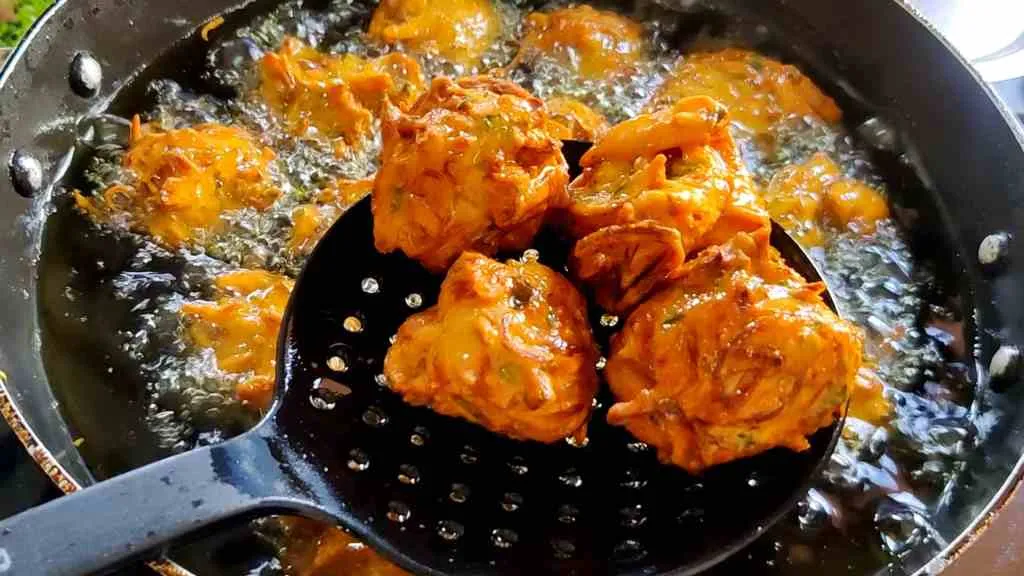 Easy Ulli Vada Recipe (Kerala Style)