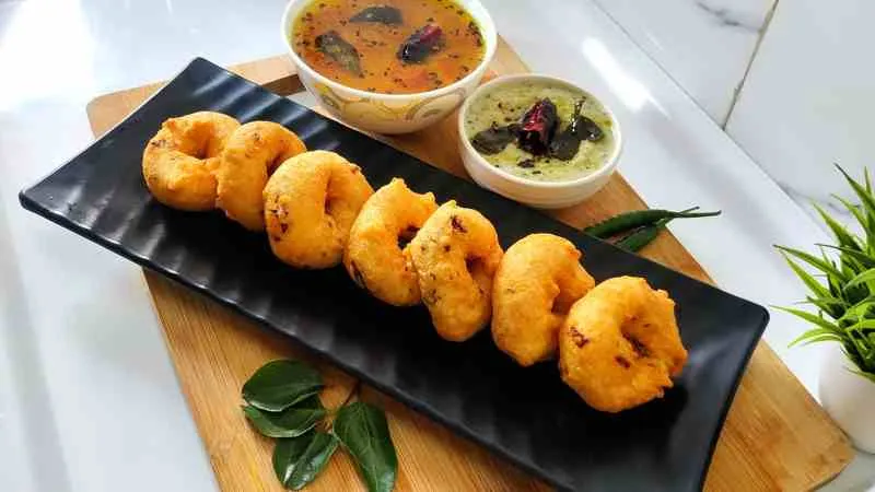 Simple Uzhunnu Vada Recipe (Medu Vada)