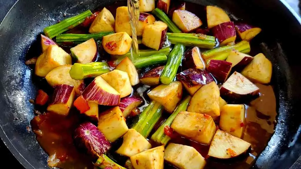 Chettinad Kara Kuzhambu with Drumstick and Brinjal