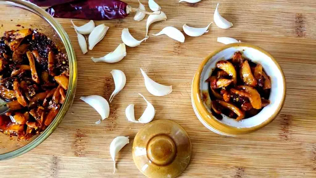 Indian garlic pickle