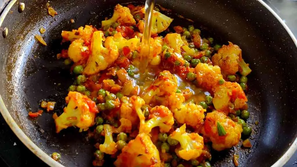 South Indian Cauliflower Recipe (Gobi Poriyal)