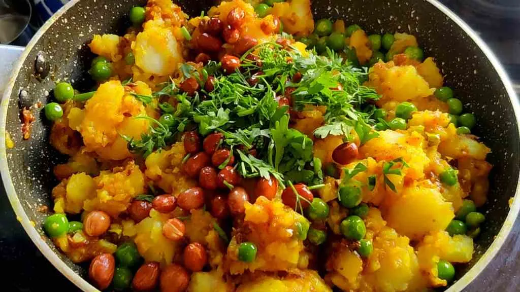 Indian Vegetable Samosa Recipe: Ridiculously Good!