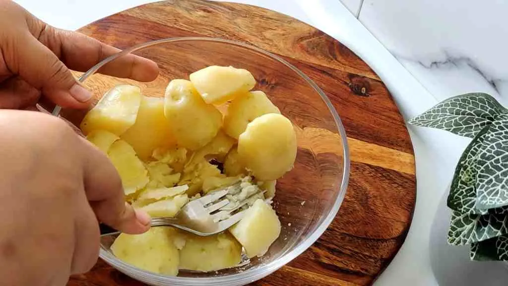 Spice Up Your Ramadan with this Potato, Egg, and Chicken Cutlet Recipe